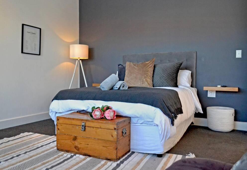 Central Modern Studio Apartment, Hermanus Waterfront Exterior foto