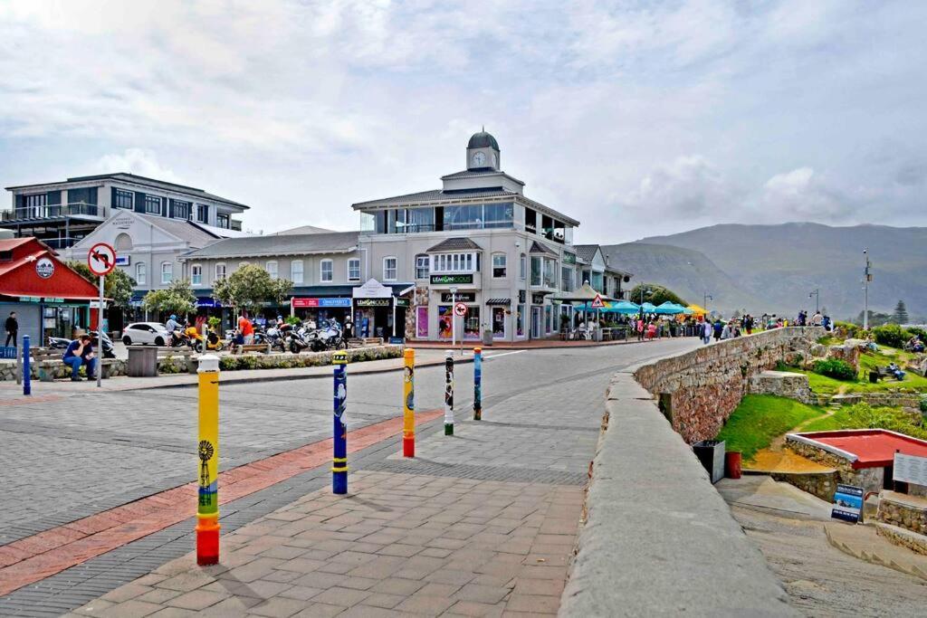 Central Modern Studio Apartment, Hermanus Waterfront Exterior foto